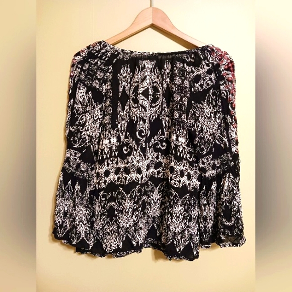Bila Peasant Boho Black White Embroidered Flared Sleeve Womens Size Small Blouse - Picture 2 of 10